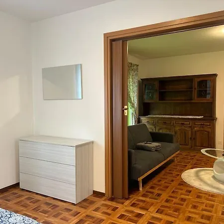 Melide Lake Apartment アパート