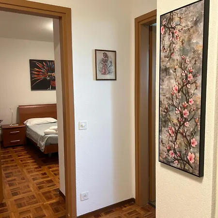 Melide Lake Apartment アパート *